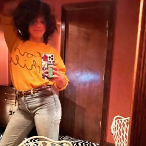 Sasha Hutchings Instagram - New photos - who’s Sis? 👀💕👸🏾

It’s Sis, it’s @ucancallmesis - she found my phone.