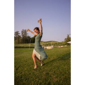 Sasha Sagan Instagram - Last Saturday at my beloved @jessicaethjacobson’s unbelievably beautiful, unspeakably fun wedding to @jonfjacobson, @madeandcrafted captured my truest self: the eager helper in impractical shoes who is SO EXCITED to have been asked to bring whiskeys to the bride and groom during picture time 🤗♥️