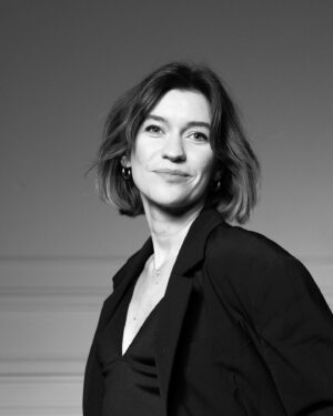 Saskia Noort Instagram - 20 jaar schrijven, 31 jaar moeder, als kers op mijn al hele rijkversierde taart,  dit interview en deze shoot doen met mijn talentvolle kinderen was een groot feest. Ik deed een theatervoorstelling met @julietzegt, nu een boek met @mathieuschellekens.art, het zal wel nepo zijn, maar ze hebben eerst alles op eigen kracht gedaan. Foto’s @lindastulic make up @biancafabrie zie link in bio