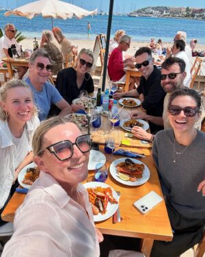 Saskia Noort Instagram - Ibiza with the five (former) singles and the flu #maydump