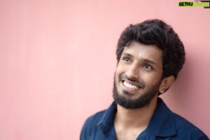 Sassi Selvaraj Instagram - 😀😀

Pc: @shutterx__ 
Outfit: @s.pretta_ 

#smile #vibe #walls #blue #pink #love