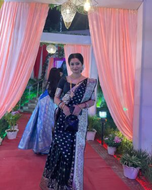 Satirtha Debnath Instagram - ❤️❤️

Hairstyle by @mmakeup_artist_rupali 
Saree @gourisankar.bastralaya