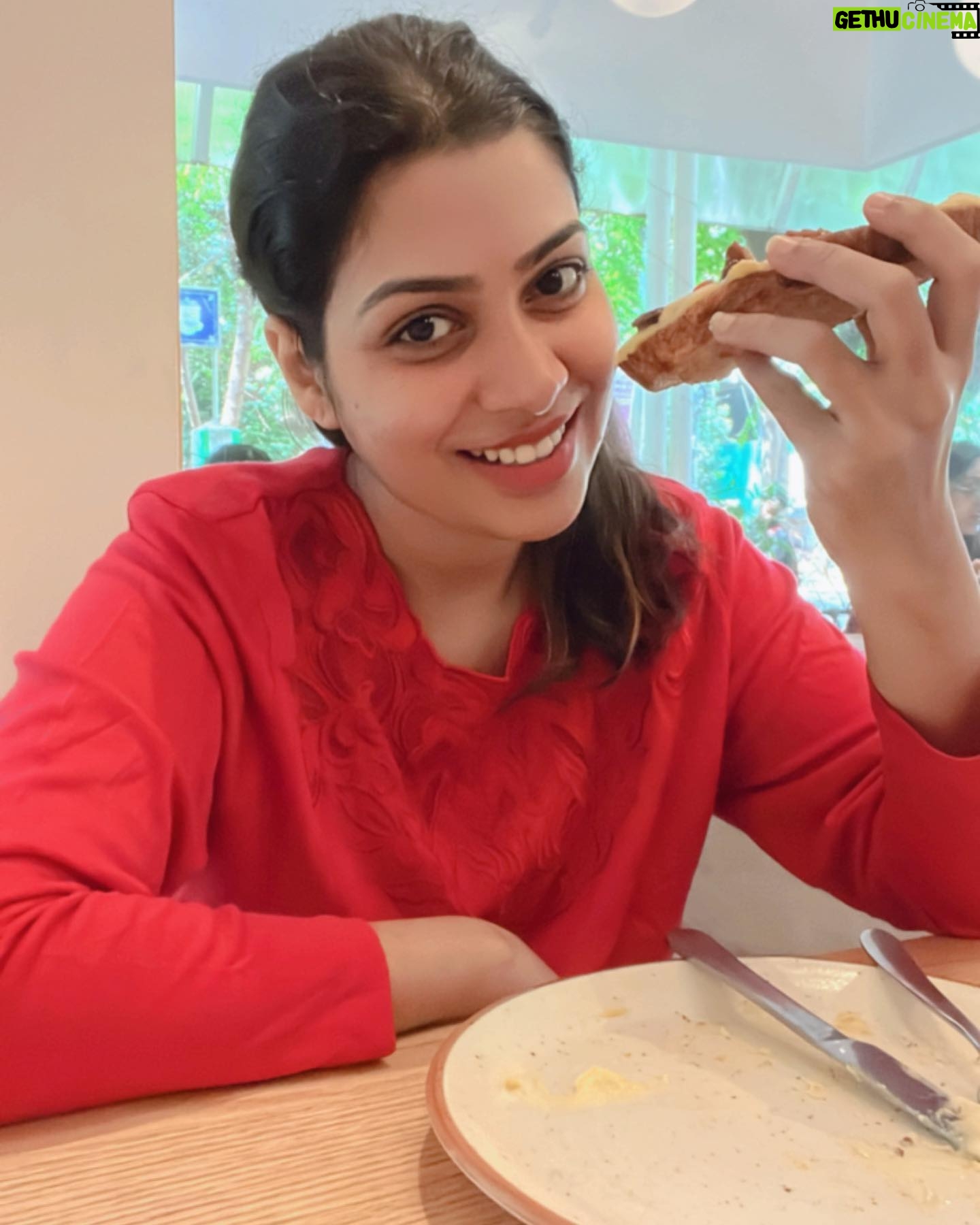 Satna Titus - 1.2K Likes - All about Now 🧇😋😉
#summervibes