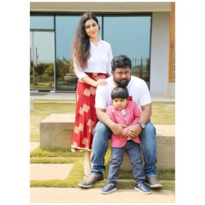 Satna Titus Instagram - Happyyy Happyyyy Birthday to our little prince "Reyhan" with all our Love always ❤🥰 He turns "3"😍🤗 Am surprised u grownup soon... I felt like you should be little munchkin always 🥰🥰 May God Showers all Luv to him🥰💝😍🤗👨‍👩‍👦❤💖🎉🎊🌈✨
Thank you for all your love and blessings😊

@karthik.krfilms❤

#ourlittleprince #birthdaybaby #reyhankarthik #birthdayblast #mine ##myeverything #ourlittlebaby