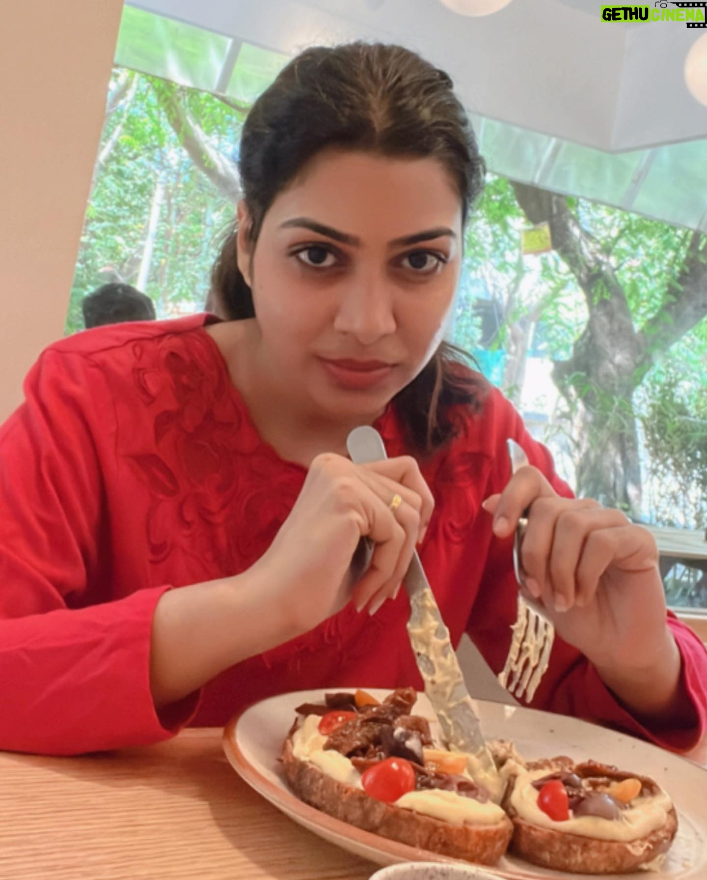 Satna Titus - 1.2K Likes - All about Now 🧇😋😉
#summervibes