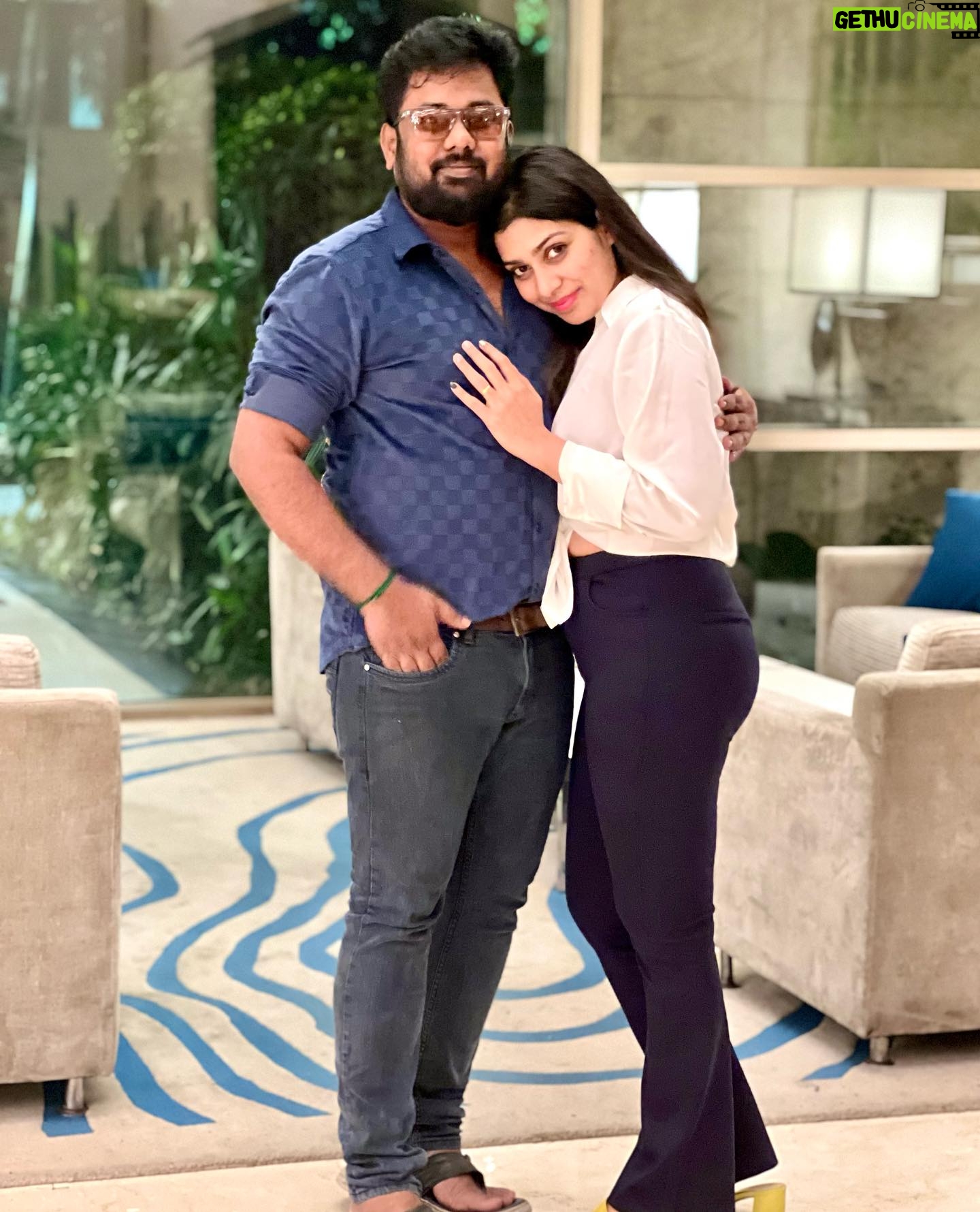 Satna Titus - 1.5K Likes - Wishing u a Sparkling New Year filled with Love Joy & Success..♥️♥️😍 Happy 2024💥💥 #newyear2024 #newyearvibes #spreadlove #newbeginnings #newyearseve #happyfamily #newyearcelebration