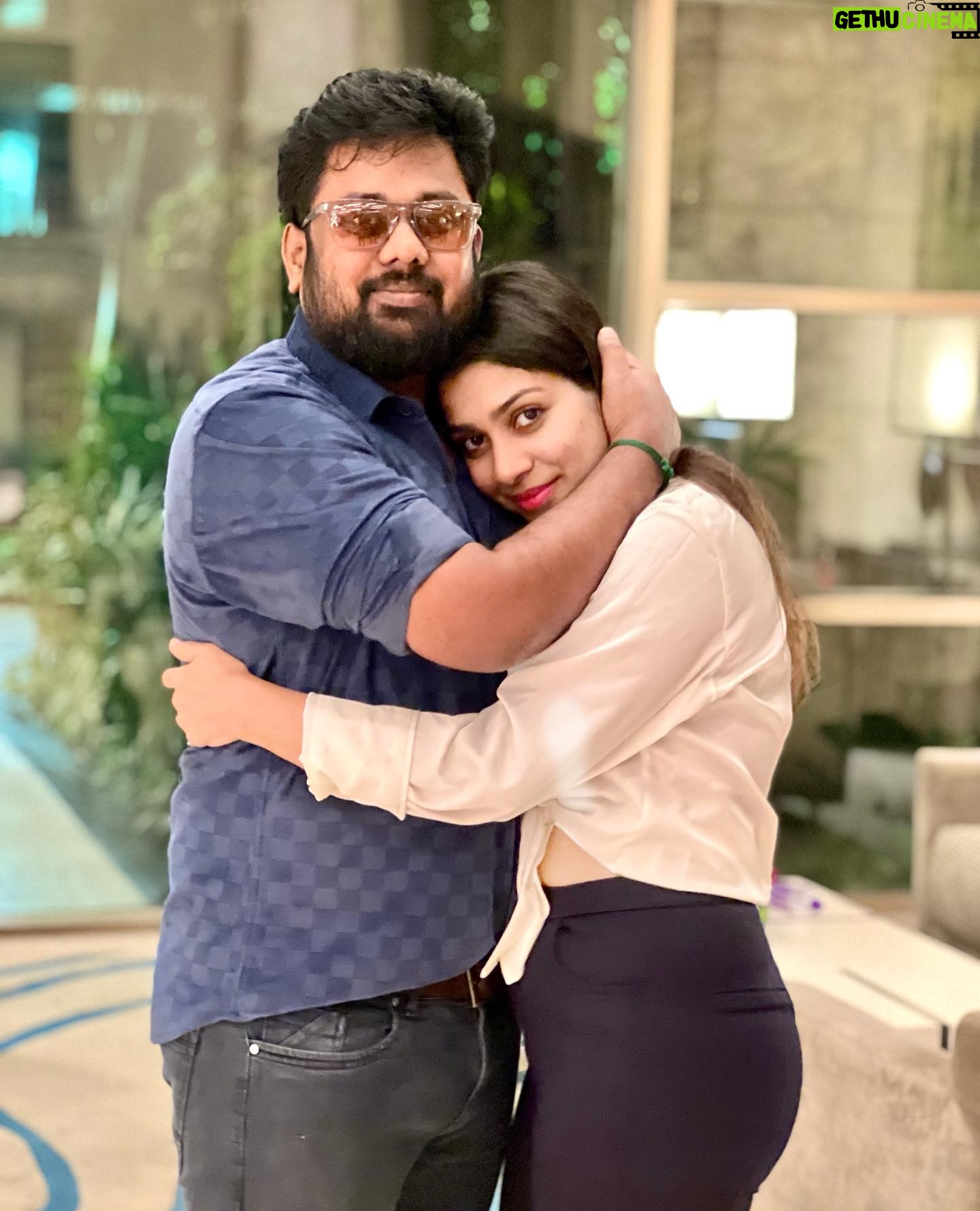 Satna Titus - 1.5K Likes - Wishing u a Sparkling New Year filled with Love Joy & Success..♥️♥️😍 Happy 2024💥💥 #newyear2024 #newyearvibes #spreadlove #newbeginnings #newyearseve #happyfamily #newyearcelebration