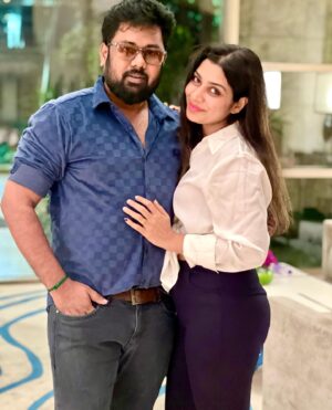 Satna Titus Instagram - Wishing u a Sparkling New Year filled with Love Joy & Success..♥️♥️😍 Happy 2024💥💥 #newyear2024 #newyearvibes #spreadlove #newbeginnings #newyearseve #happyfamily #newyearcelebration