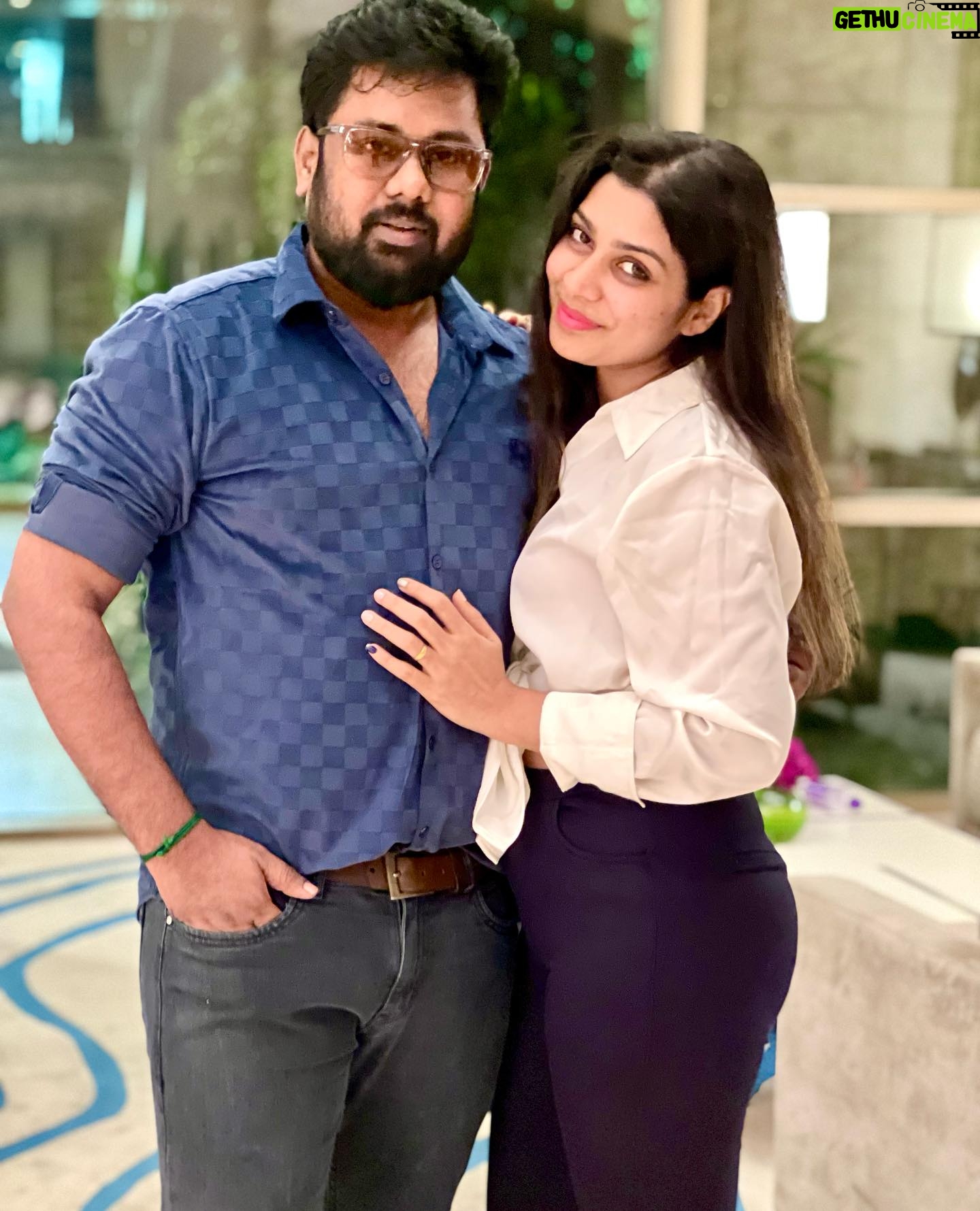Satna Titus - 1.5K Likes - Wishing u a Sparkling New Year filled with Love Joy & Success..♥️♥️😍 Happy 2024💥💥 #newyear2024 #newyearvibes #spreadlove #newbeginnings #newyearseve #happyfamily #newyearcelebration