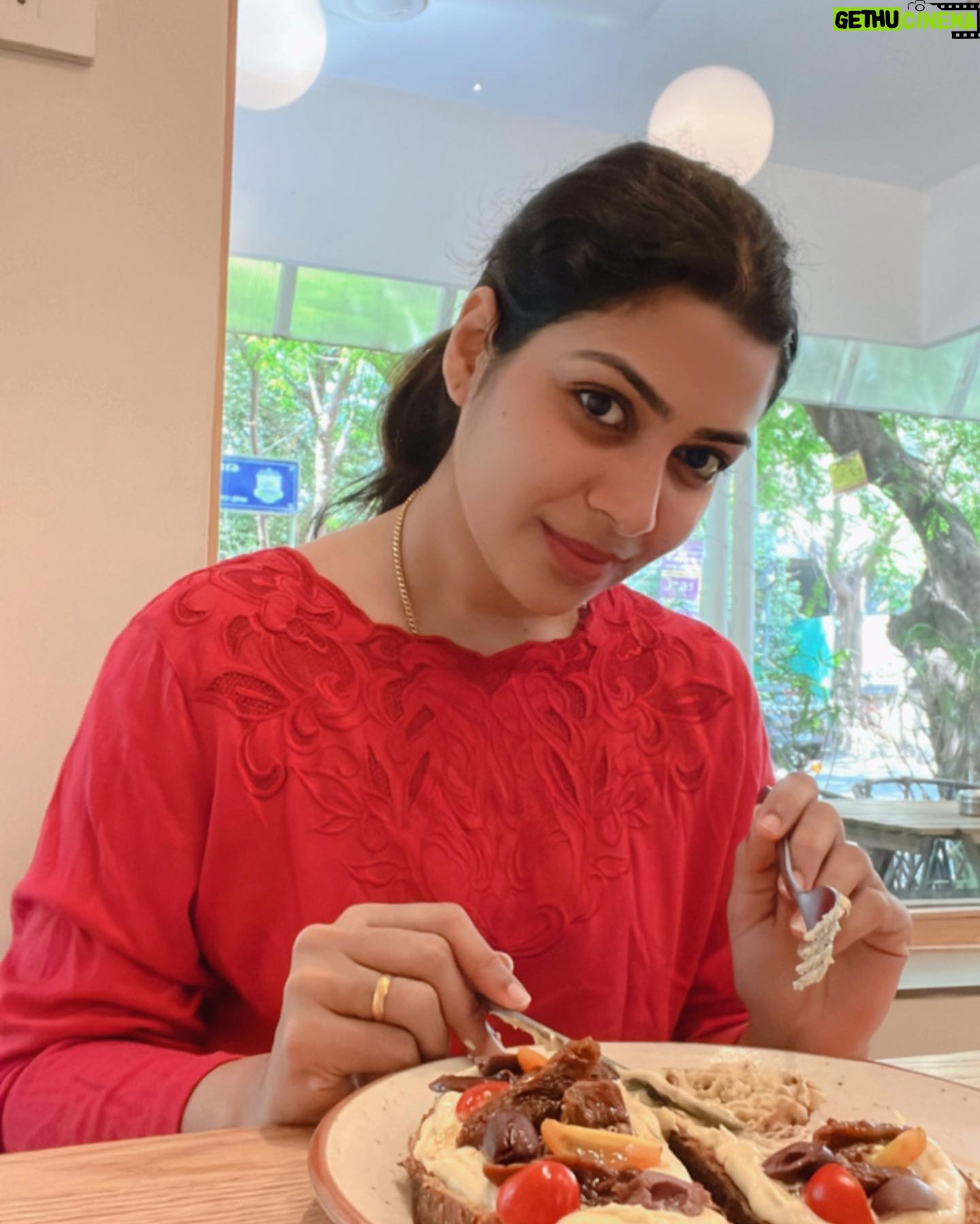 Satna Titus - 1.2K Likes - All about Now 🧇😋😉
#summervibes