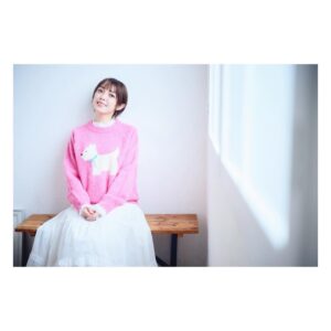 Satomi Sato Instagram - *
*
*
*

オフショット📷

先日ブログにも載せましたが、こちらにも。

新しくInstagramのアイコンにした写真は
ここに載せているピンクの服にするか黒の服にするか
直前まで迷いに迷って、仲良しさんたちに色々聞いた結果
「あんまりイメージないから逆に新鮮かも！」ということで
黒になりました🖤

繊細なレースが可愛くて、お気に入りのお洋服。

今回は、大好きで信頼しているカメラマンの江藤はんなさんと
メイクの大庭由美恵さんに素敵に仕上げて頂いたのです✨✨

大好きなお2人のパワーのお陰で、めちゃくちゃ盛れたのよ🥹
選ばれし1枚しかお見せできないのは悲しかったので
オフショットを載せることにしました。

みんな！見て！！盛れてるから！お願い！！！笑

*
*

ピンクのセーターは、可愛くて一目惚れ🩷
犬が可愛いんですよ。ふふふ。見てみて🐶
ピンクと白と水色という大好きな配色だったので
なんだか、ふにゃふにゃ嬉しそうな顔してますね。笑

*
*

自撮りも載せたろ！
この時は、すごく痩せてた気がする。

…今？今は、ほら、お菓子が美味しい季節でさ…🥲

*
*
*
#オフショット
#撮影 
#お洋服 もですが
#アクセサリー が
#お気に入り の子たちばかり
#💍 
#よかったら 
#注目してみてください 
#💎
#🐶
#🎀
#お察しの通り
#宣材写真 の
#オフショットも今度載せます
#📷 
#佐藤聡美