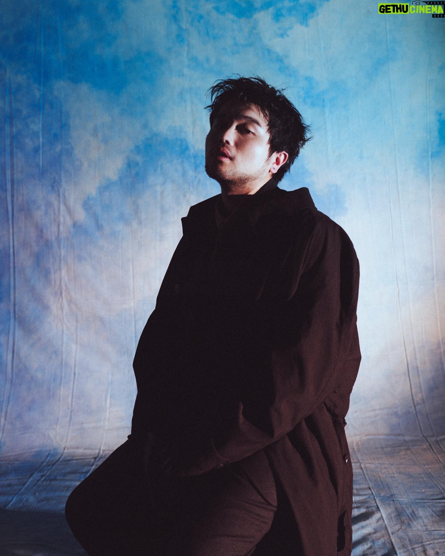 Satoru Iguchi - 70.1K Likes - 「SWITCH 」3月号より
PHOTOGRAPHY: @tomoyuki_kawakami
STYLING: @shoheikashima
HAIR & MAKE-UP: @kimura_kazuma
FLOWER STYLING: @ryota0724
PROP STYLING: @nfnaoka
CREATIVE DIRECTION: @osrin.0902