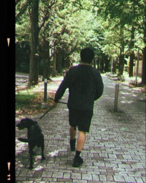 Satoru Iguchi Instagram - おれの散歩をする犬