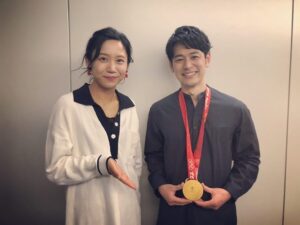Satoshi Tsumabuki Instagram - #しゃべくり007 

高木菜那さん、お疲れ様でした！
たくさんの感動をありがとうございました！

#サプライズ
#高木菜那
#高木美帆 
#佐藤綾乃
#メダルをかけさせていただきありがとうございました！