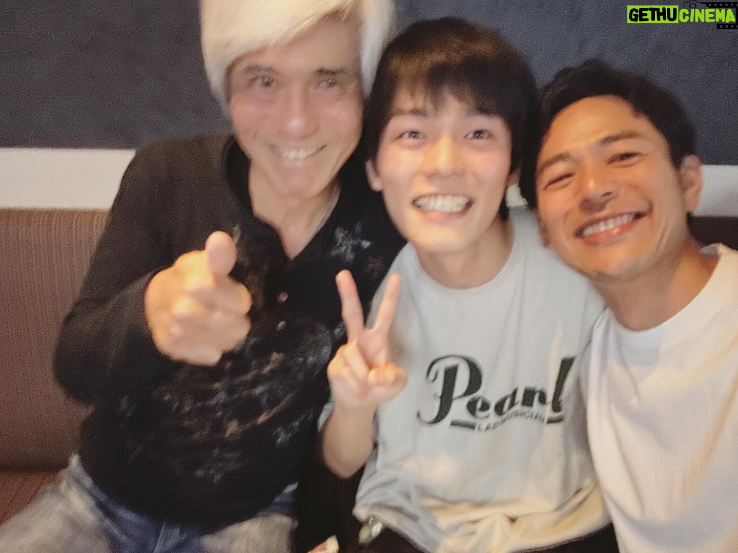 Satoshi Tsumabuki - 61.4K Likes - #誕生日
だいぶ遅れてしまったが、事務所の後輩、日向亘の20歳の誕生日のお祝いを浩市さんと
亘と初めて会った時はまだ中学生だったかな
あっという間に身長も抜かされてしまった
そんな亘とお酒が飲める日が来るなんて…
感慨深いなぁ
まだまだ始まったばかりの俳優人生をとことん楽しんでな
浩市さん、ありがとうございました!
#日向亘
#佐藤浩市
#20歳
#誕生日おめでとう