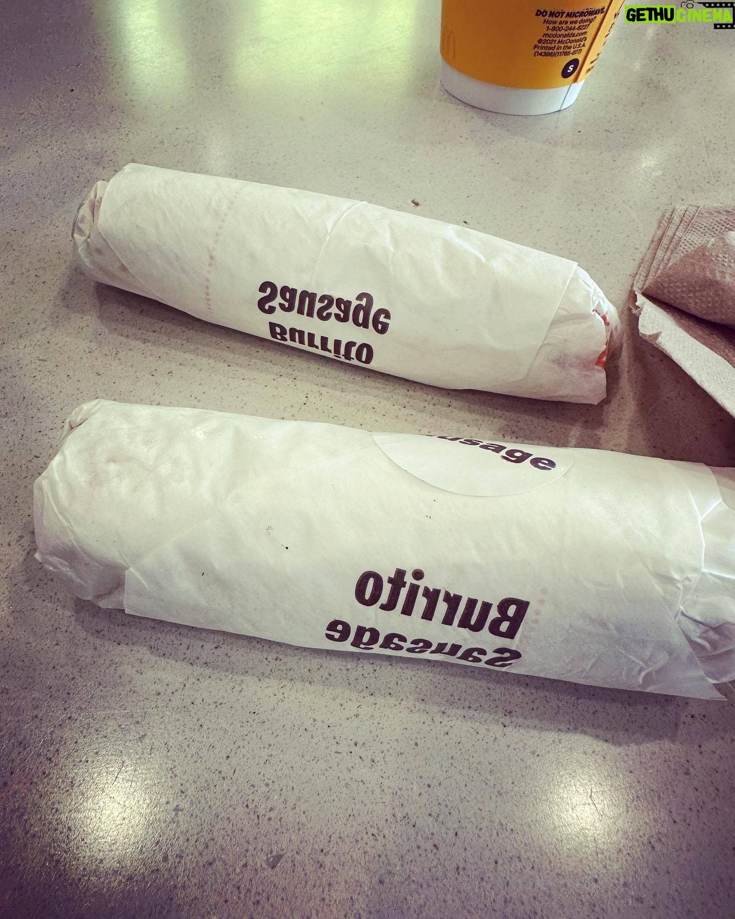 Satoshi Tsumabuki - 59.8K Likes - #mcdonalds
#夜マック店長、本場アメリカで朝マック食べる
Sausage Burrito美味しかった!
アメリカ限定なのかな?サルサソースとの相性抜群
#夜マック
#朝マック
#マクドナルド
#ロサンゼルス