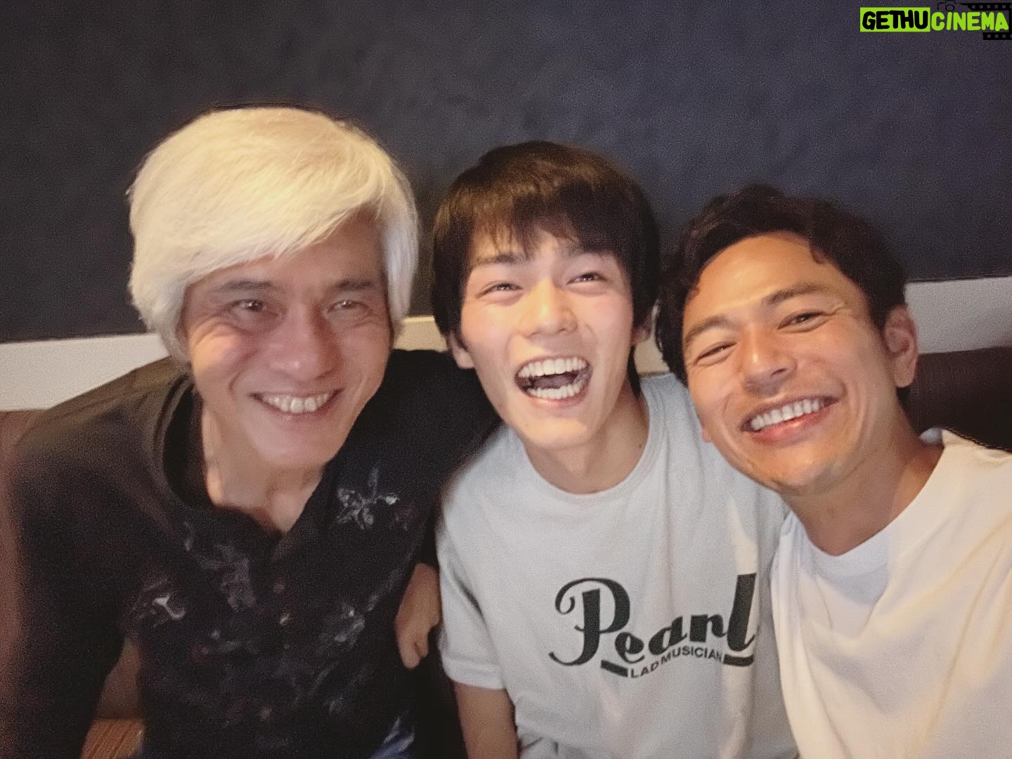 Satoshi Tsumabuki - 61.4K Likes - #誕生日
だいぶ遅れてしまったが、事務所の後輩、日向亘の20歳の誕生日のお祝いを浩市さんと
亘と初めて会った時はまだ中学生だったかな
あっという間に身長も抜かされてしまった
そんな亘とお酒が飲める日が来るなんて…
感慨深いなぁ
まだまだ始まったばかりの俳優人生をとことん楽しんでな
浩市さん、ありがとうございました!
#日向亘
#佐藤浩市
#20歳
#誕生日おめでとう