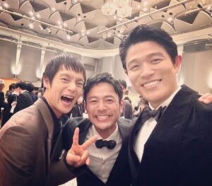 Satoshi Tsumabuki Instagram - #日本アカデミー賞

なんだか実家に帰ってきたような、同窓会のような気分でした

映画って本当に素晴らしいね

おやすみなさい

#鈴木亮平
#窪田正孝 
#野田洋次郎