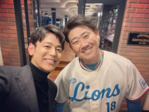 Satoshi Tsumabuki Instagram - #松坂大輔引退セレモニー

松は僕たちにとって、ヒーローであり、夢であり、最大のライバルでした

23年間、本当にお疲れ様でした

いっぱいの感動をありがとう

また野球の世界に帰ってくる日を楽しみに待っています

#松坂大輔
#尊敬 
#松坂世代
#引退 
#サプライズ
#まさかの生イチローさんに感激！
#そりゃ泣きますよ