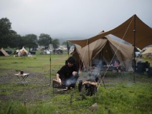Satoshi Tsumabuki Instagram - 久しぶりに兄とキャンプ

念願のふもとっぱらキャンプ場へ

朝、とっても綺麗な富士山さんに会えました

行けば行くほど好きになるなぁ

兄貴、いつもありがとう！

#兄弟
#キャンプ
#ふもとっぱら 
#キャンパーの聖地
#富士山