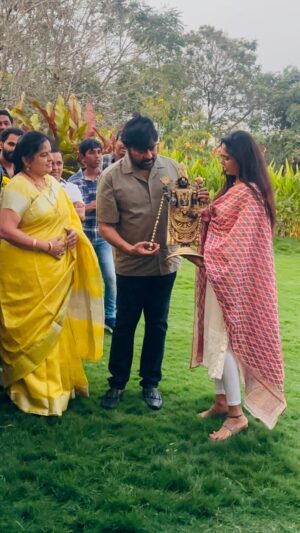 Satya sri Instagram - What gives you more satisfaction than keeping your loved ones happy
Giving her this surprise made my day
Nothing is more important than your smile.... Amma❤️
#myqueen
#megastartchiranjivigaru

#satyasri #jabardasth_satyasri #actresssatyasri #instagood #behappy #bepositive #satyasrifanforever #satyasristories