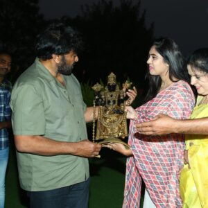 Satya sri Instagram - It feel so honoured and blessed to meet our very own megastar garu in person to share my happiness and hearful congratulations as he received PADMAA VIBHUSHAN  award for his endless contribution to Indian cinema. 
😍🤩🙏💃

My mom’s dream come true 😇 

#megastarchiranjeevigaru😍 
#padmavibhushan #bestmemoriesever