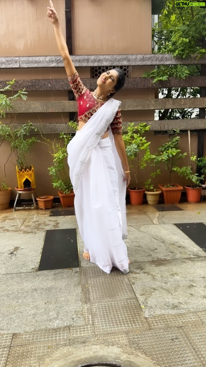 Satya sri - 7.2K Likes - ఇన్నాళ్ళకి గుర్తొచ్చానా వాన…..❤️
#rain #enjoy #lovedance #enjoyeverymoment
Costume : @designscouturebytejaswini
Hairstyle: @purna_stylesh_143
#satyasri #jabardasth_satyasri #actresssatyasri #tollywood #teluguqqueen #reelsinstagram #instagood #satyasrifanforever #behappy #bepositive #satyasristories