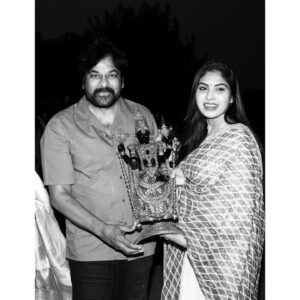Satya sri Instagram - It feel so honoured and blessed to meet our very own megastar garu in person to share my happiness and hearful congratulations as he received PADMAA VIBHUSHAN  award for his endless contribution to Indian cinema. 
😍🤩🙏💃

My mom’s dream come true 😇 

#megastarchiranjeevigaru😍 
#padmavibhushan #bestmemoriesever
