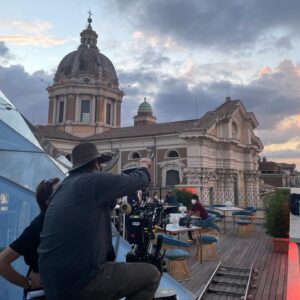Saul Nanni Instagram - Love & Gelato is now streaming worldwide on @netflix 🌍🌎 

Ho avuto il piacere di recitare in inglese quindi vi consiglio di guardare Il film in lingua originale. Per chi non se la sentisse la mia versione italiana è stata doppiata da @federico_campaiola 
See you there, don’t miss it😇