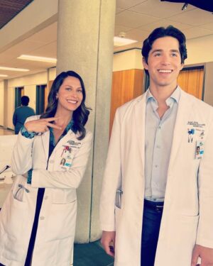 Savannah Welch Instagram - The Doctor is in! 👩🏻‍⚕️ Who's seen tonight's radical episode? And who might just skip the 🥓 with breakfast tomorrow morning? @thegooddoctorabc   Wilber 🐖 = ❤️