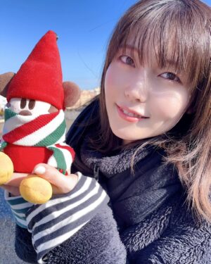 Sayaka Senbongi Instagram - メリクリ〜🎄

クリスマスの時期にディズニーに行けたよ〜！
わちに感謝！
グリハーが懐かしい🥲
3人でまたご飯行きたいねって話をしているから行ったら共有しますね😉

昨日、今日が仕事だった人も、お休みだった人も、何事もなく過ごせてたらそれでオッケー👌
楽しい日々だったらちょっとラッキー精神で年末まで頑張って走り抜こう〜

風邪に気をつけてねぇ〜