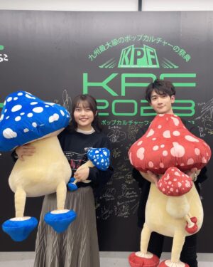 Sayaka Senbongi Instagram - 北九州ポップカルチャーフェスティバルに行ってきました！！

ゆっきーの凱旋イベントにも出演させていただけて、ダンジョン飯のステージもたくさんの方に来ていただけて！！

しゃかりきちゃんのブースも大盛況で、ちゃんちゃんたちにも直接会えて！！そしてみちの家さんにも伺えて🥺

本当に大満足のKPFでした！！

またお伺いすることができますように🙏