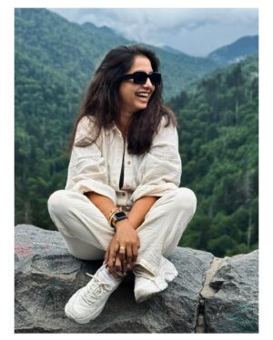 Sayali Sanjeev Instagram - Smoky Mountains National Park 🏞️ ❤️
•
•
•
#usa #smokymountains #smokymountainsnationalpark #nature #love #happyme