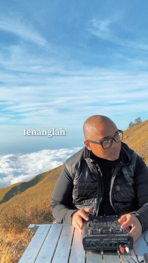 Saykoji Instagram - it is well with my soul - happy sunday 🙏
#senaru #rinjani #sp404mk2 #lofi