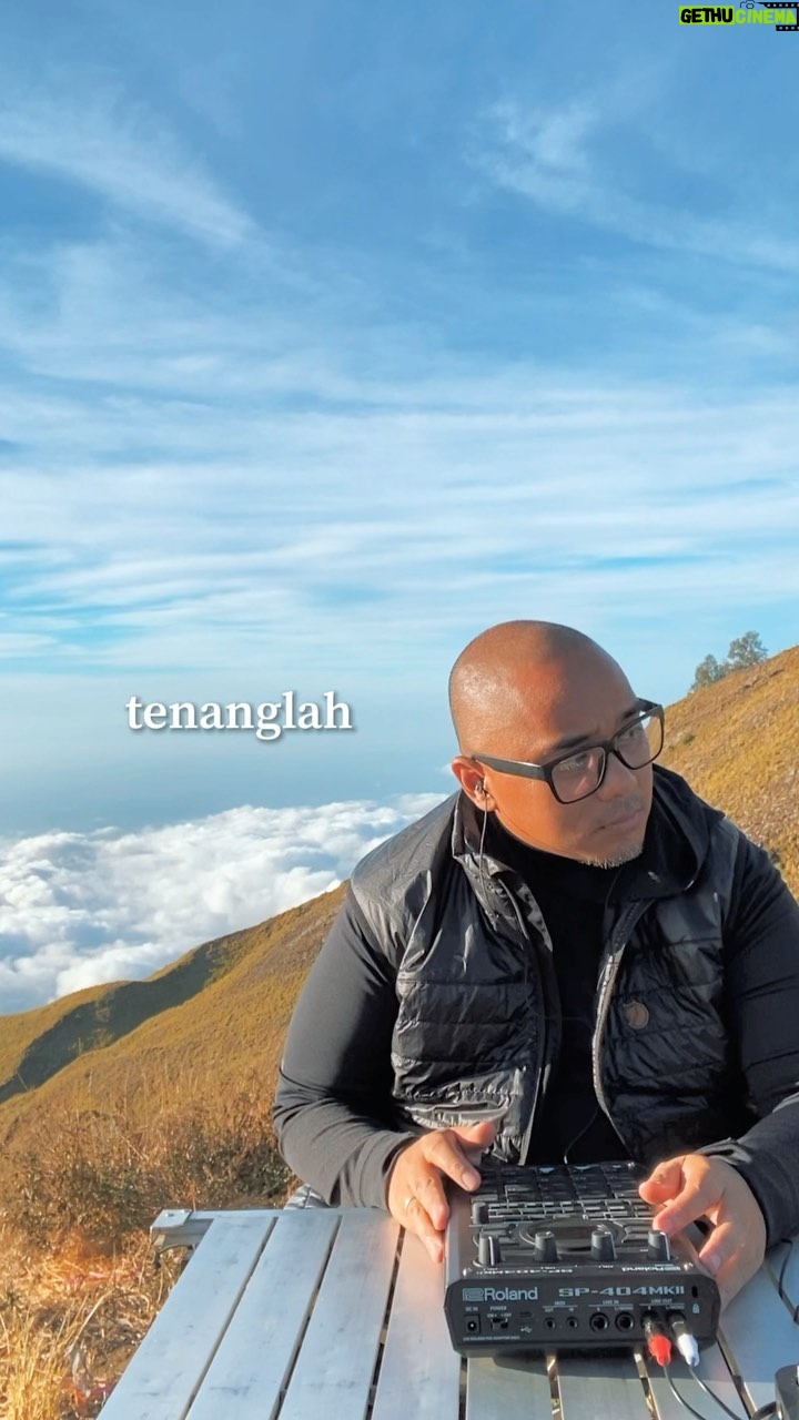 Saykoji - 186K Likes - it is well with my soul - happy sunday 🙏
#senaru #rinjani #sp404mk2 #lofi
