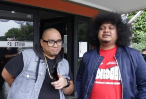 Saykoji Instagram - Selamat jalan @babecabiita 🙏
ini waktu media visit film “The Underdogs” (2017) yang gue kerjain musiknya. Belum sempat breakdance battle lagi kita🫡🥲