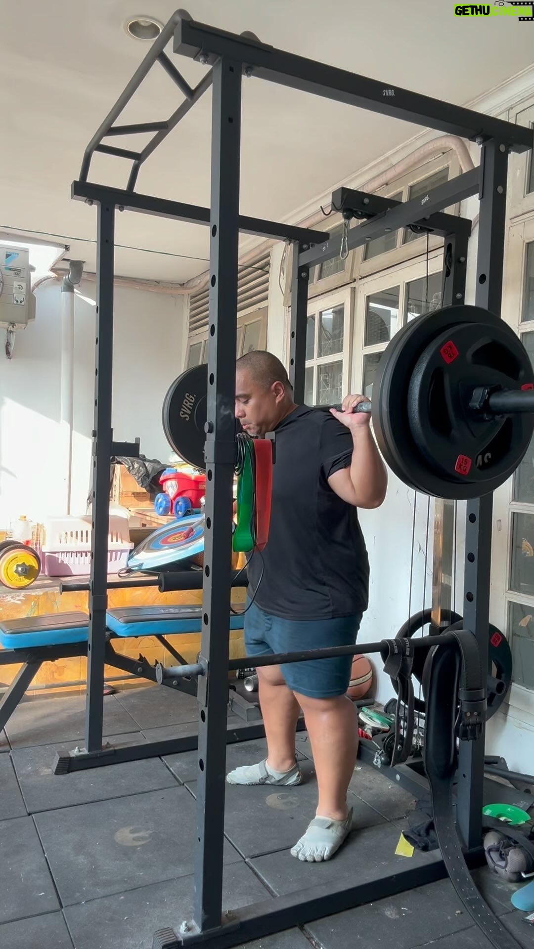 Saykoji - 4.4K Likes - check out my flabby belly🤣 after fat loss, this is my first time 80kg half squat, berusaha agar lutut ga lebih maju dari jari kaki🙏