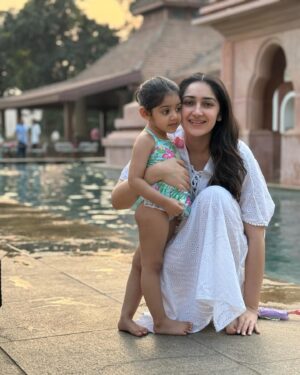 Sayyeshaa Saigal Instagram - My baby’s first time at the pool! ❤️🧿

#goa#swimming#pool#mybaby#babygirl#love#makingmemories#happy#mumanddaughter#instadaily#instagood