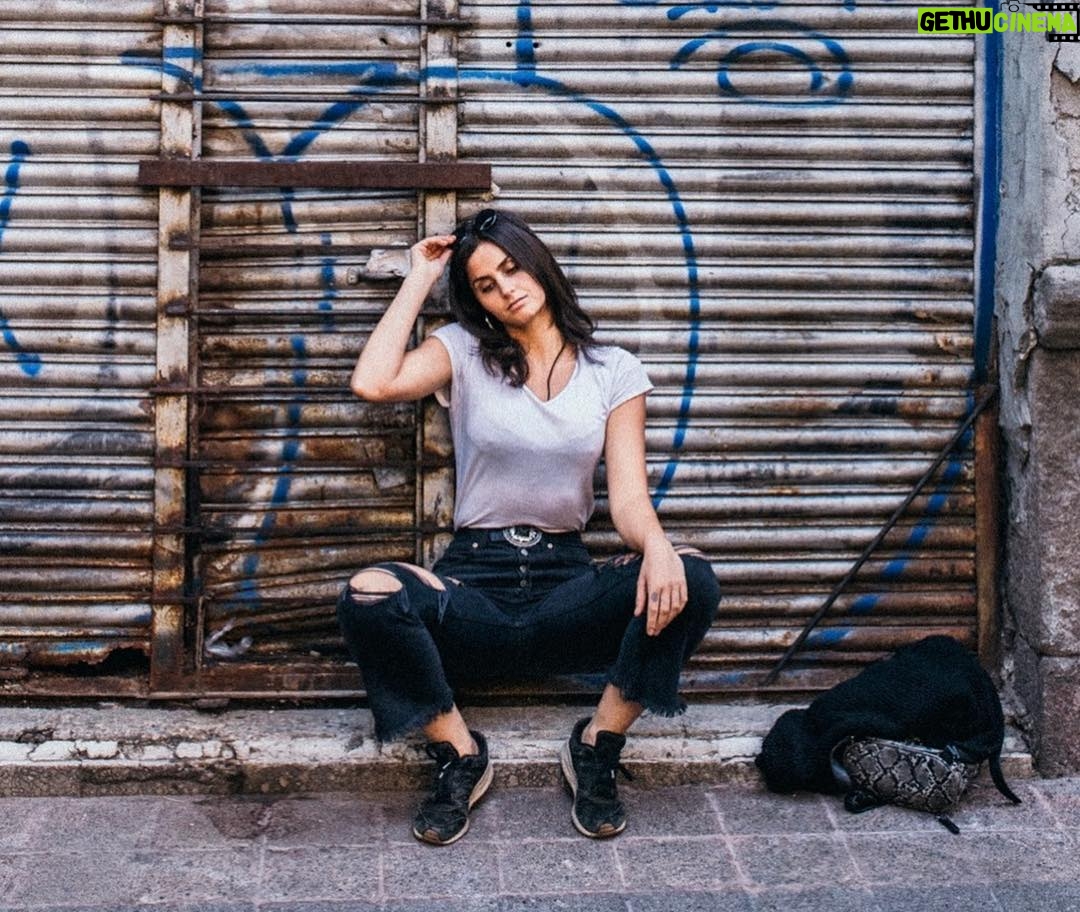 Scarlet Dergal - 2.2K Likes - Y cuando no te encontré, ella me sostuvo.
.
.
.
“Contando historias, vistiendo cuerpos”
📸@rads_photography