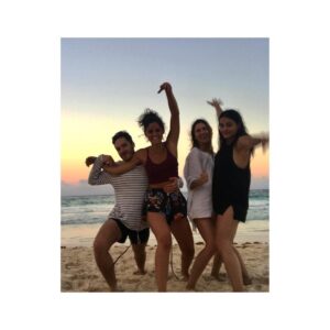 Scarlet Dergal Instagram - El día del amor y la amistad está sobrevalorado. Hasta que encuentras amigos como estos con los que puedes ser, deshacer, rehacer, tener, no tener, ir, venir, no-ir, decir, no decir, amar, odiar, estar, no-estar y siempre te van a querer. 🐯🐻🐵🐤 #felizdiadelaamistad pues!