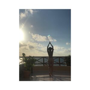 Scarlet Dergal Instagram - Agradecer, luego agradecer y agradecer tanto por estar agradecido.
.

Agradecer por esta experiencia humana. Por sentir dolor, por sentir el Sol. Por sentirte a ti, sentir confusión y sentir Amor. Todos los sentires son divinos, pero con Amorcito todo se vuelve bien rico.
.
Gracias Madre 🐍, Gracias Padre 🦅
