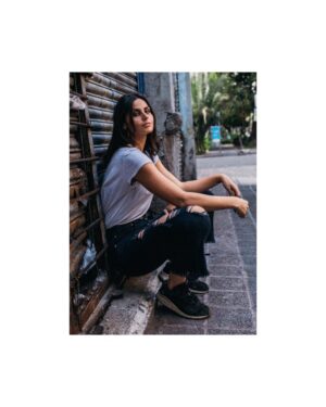 Scarlet Dergal Instagram - Si no te veo en un rato acuérdate más de lo que hicimos, olvida lo que no dijimos. Y si derrepente aparecemos juntos en el plano de la imaginación, selecciona las imágenes que te hagan vibrar rico y borra las que estén embarradas de expectativas lejanas. Luego observa como las seleccionadas se convierten en “realidad”. Y nos vemos Aquí de nuevo.
.

Your life is yours to create 🦋
.
.
.
@rads_photography