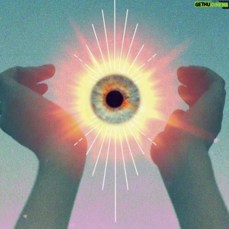 Scarlet Dergal - 476 Likes - Y pensar que eso que se piensa puede ser remplazado por lo que sea que si se quiera pensar y así crear eso que se quiere experimentar.
.
Sin tanto pensar.
.
💥
.
#youarethecreator
.