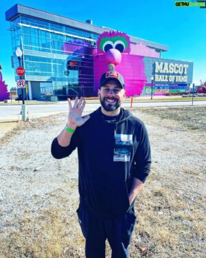 Scott Colton Instagram - Stopped by the @mascothall on my way to @toyhiotoyshow. Ripley took a shit on their welcome mat and I think they hated us 🤣😂