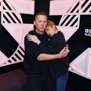 Scott Mills Instagram - Scuse me laydeh! Charity Shop Sue popped by to see Scott Mills! 🧡