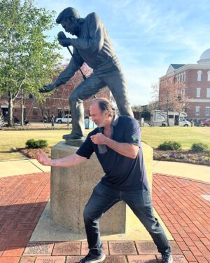 Scott Patterson Instagram - When in Tupelo…I entered the “Pose Like Elvis” competition. Awaiting results. Did I nail it!? 😂 
🎤
.
#tupelo #elvis #scottpatterson
