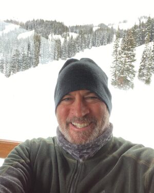 Scott Patterson Instagram - Happy Holidays! ❄️ ⛷ Where will you be spending your time? 

#GilmoreGirls #ScottPatterson #LukeDanes #ScottyPsBigMugCoffee