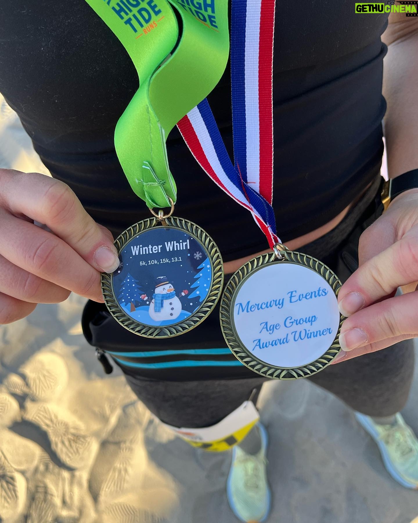 Scott Porter - 6.4K Likes - Last weekend, Kelsey ran a 15k as part of prep to run a half-marathon this winter. I don’t know how she finds the time and drive with all she does, but she makes it happen. Going in she said, “I just wanna finish”…but she did WAY more.
Not only did she finish, she was the first women to complete the race! She won the whole dang thang while our littles cheered her on. And she finished with our buddy who was the first man to cross the line!
I know I haven’t been around IG in a bit, and it’s felt pretty good TBH, but I was too proud not to share this, especially on a #WCW. ❤️ 💪