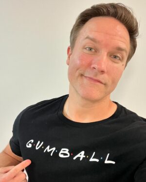 Scott Porter Instagram - Just got home from a long day at work…anything exciting happen tonight???

#GumballMask #TheMaskedSinger @maskedsingerfox