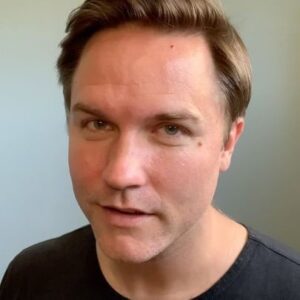 Scott Porter Instagram - A year ago today #GodOfWarRagnarok dropped for the world to play. To be a part of it all was a true honor, a bucket list moment, and a bit surreal…

I booked it off of a video on my phone during the height of the pandemic. So, to celebrate the day, I figured I’d share the audition that I still can’t believe booked me #Heimdall.

A huge thank you AND congrats to @santamonicastudio and the entire team of artists at every level who worked tirelessly to bring this one to the world. Y’all are incredible. What a triumph.